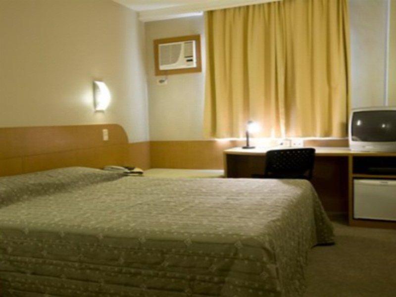 Slim Curitiba Alto Da XV Hotel Bagian luar foto