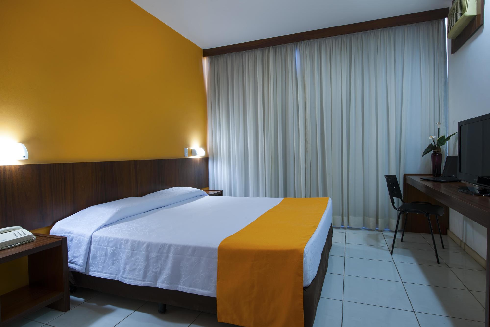 Slim Curitiba Alto Da XV Hotel Bagian luar foto